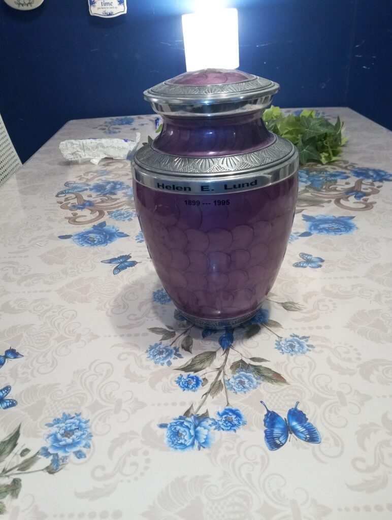 Urn of Helen Lund